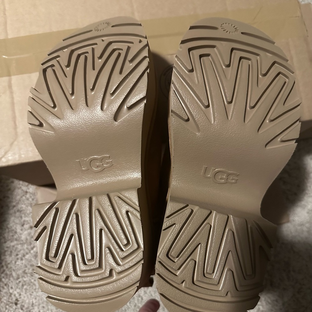 UGG Cozy Tan Platform Ankle Boots - Picture 4 of 5